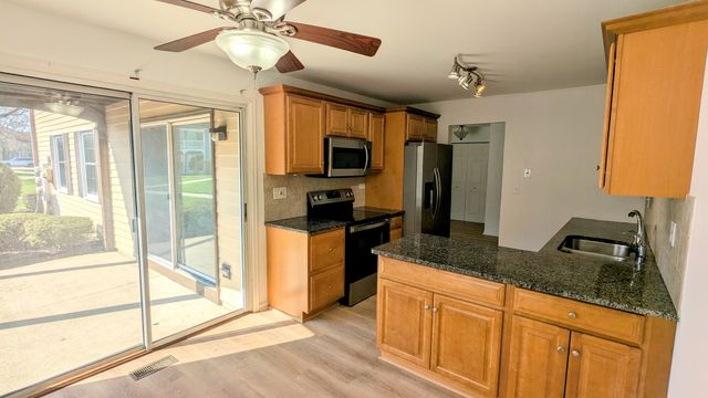 54 Plymouth Court 102D, Naperville, IL 60565