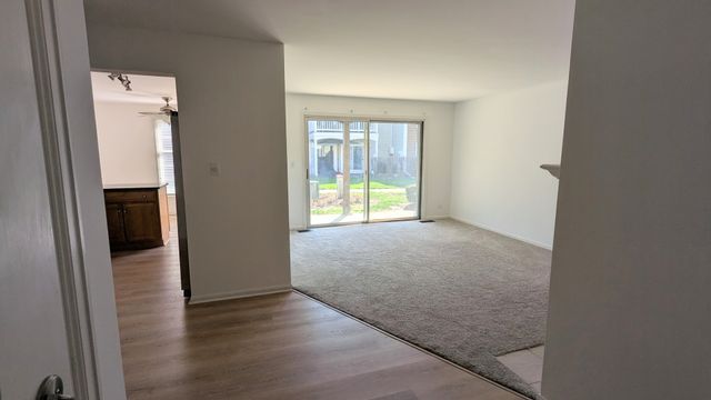 54 Plymouth Court 102D, Naperville, IL 60565
