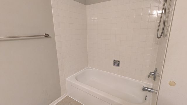 54 Plymouth Court 102D, Naperville, IL 60565