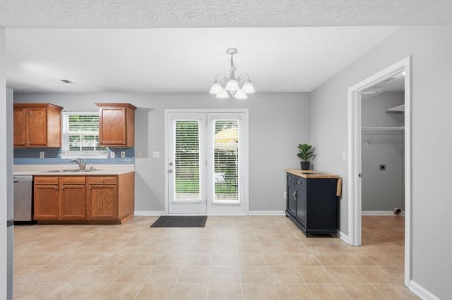 2629 Michelle Park, Lexington, KY 40511