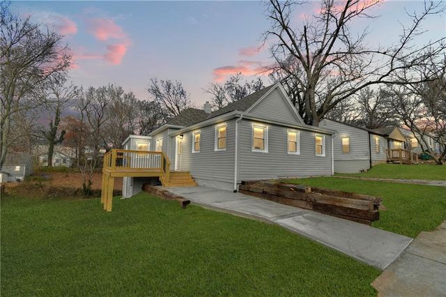 309 E 2nd Street, Bonner Springs, KS 66012