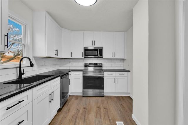 309 E 2nd Street, Bonner Springs, KS 66012