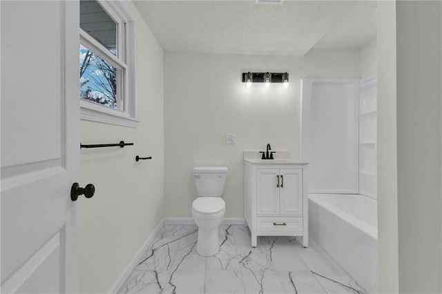 309 E 2nd Street, Bonner Springs, KS 66012