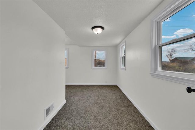 309 E 2nd Street, Bonner Springs, KS 66012