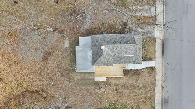 309 E 2nd Street, Bonner Springs, KS 66012