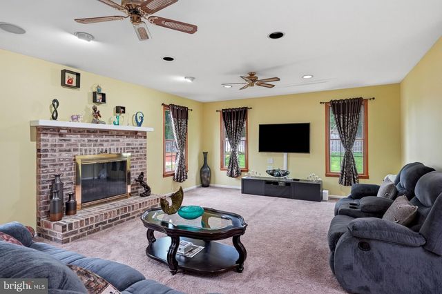 15 WESTMINSTER DR, Voorhees, NJ 08043
