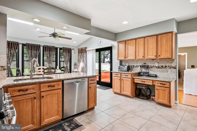 15 WESTMINSTER DR, Voorhees, NJ 08043