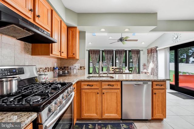 15 WESTMINSTER DR, Voorhees, NJ 08043