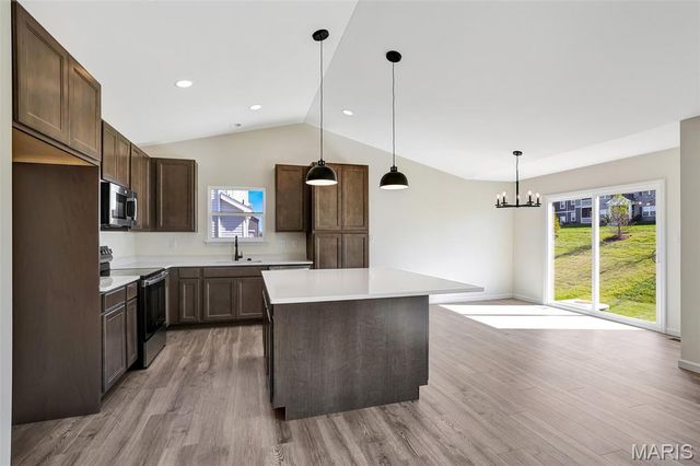 211 Windmill View Drive, O'fallon, MO 63385