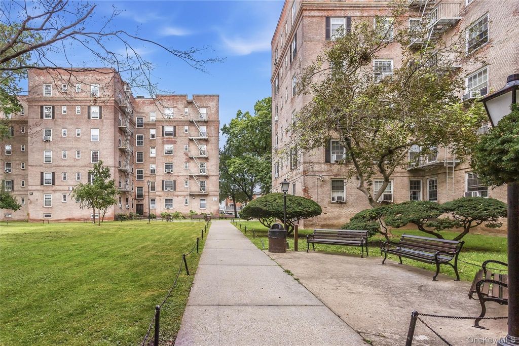 56-05 31 Avenue #2, Woodside, NY 11377 — photo 2