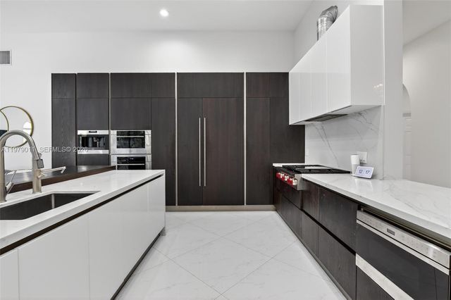 1221 NW 141st Ave, Pembroke Pines, FL 33028