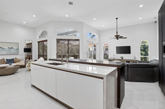 1221 NW 141st Ave, Pembroke Pines, FL 33028