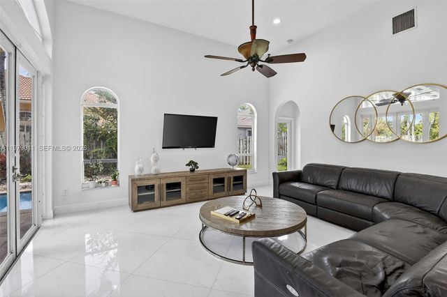 1221 NW 141st Ave, Pembroke Pines, FL 33028