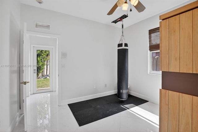 1221 NW 141st Ave, Pembroke Pines, FL 33028