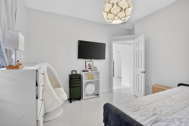 1221 NW 141st Ave, Pembroke Pines, FL 33028