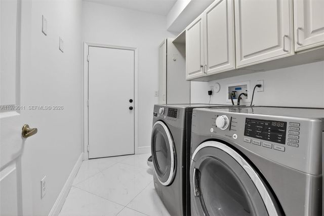 1221 NW 141st Ave, Pembroke Pines, FL 33028