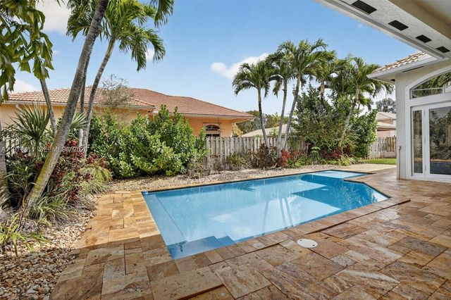 1221 NW 141st Ave, Pembroke Pines, FL 33028