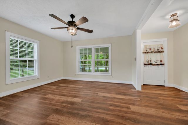 3328 Church St, Burns, TN 37029