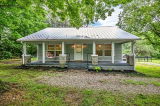 3328 Church St, Burns, TN 37029