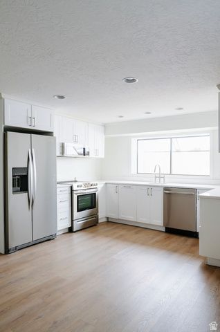 1054 W WESLEY POWELL, St. George, UT 84790