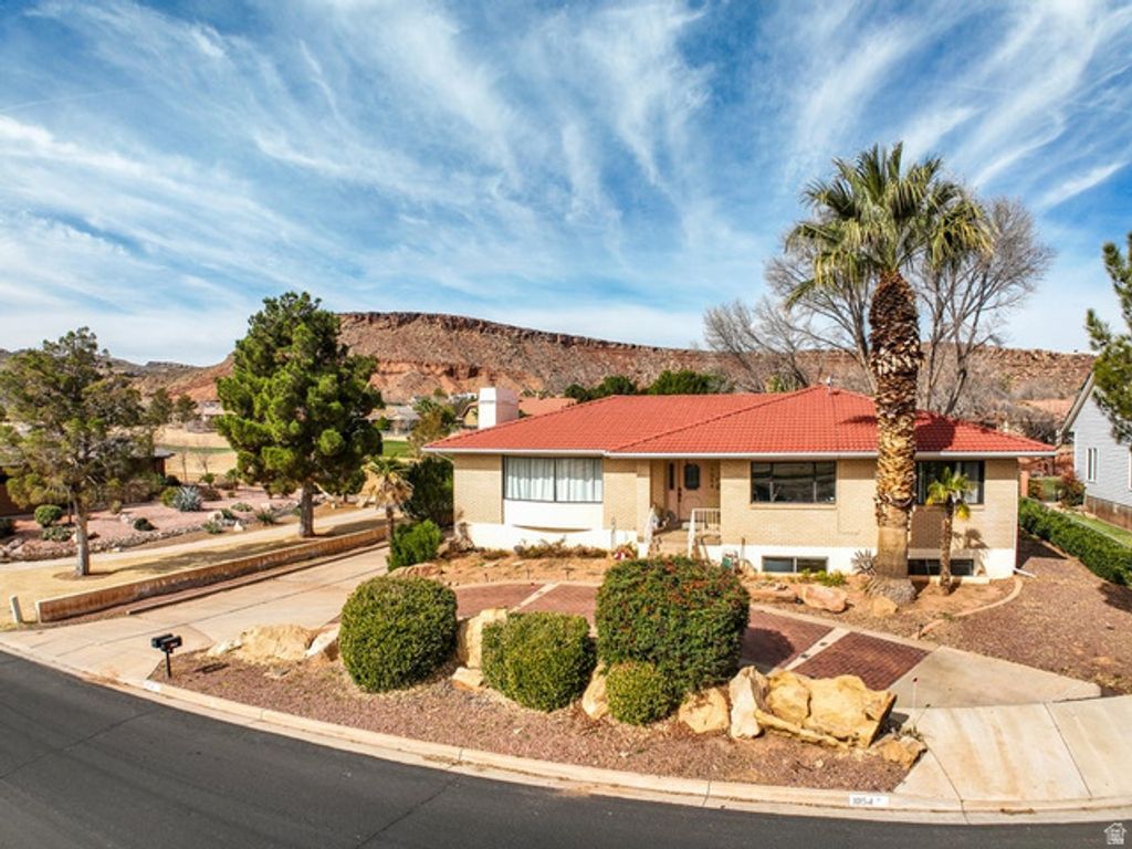 1054 W WESLEY POWELL, St. George, UT 84790