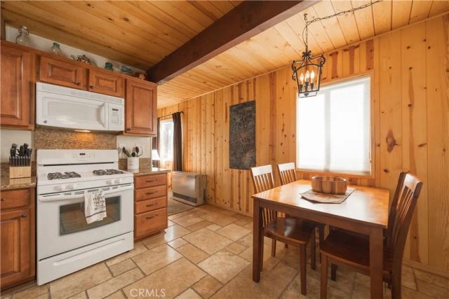 188 Imperial, Sugarloaf, CA 92386