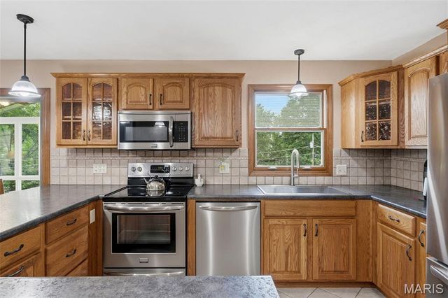 2666 Nahn Drive, St Louis, MO 63129