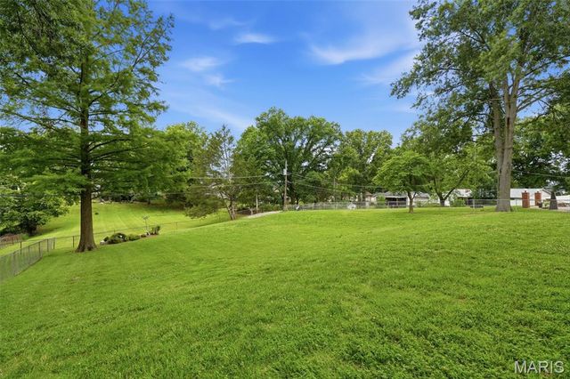 2666 Nahn Drive, St Louis, MO 63129