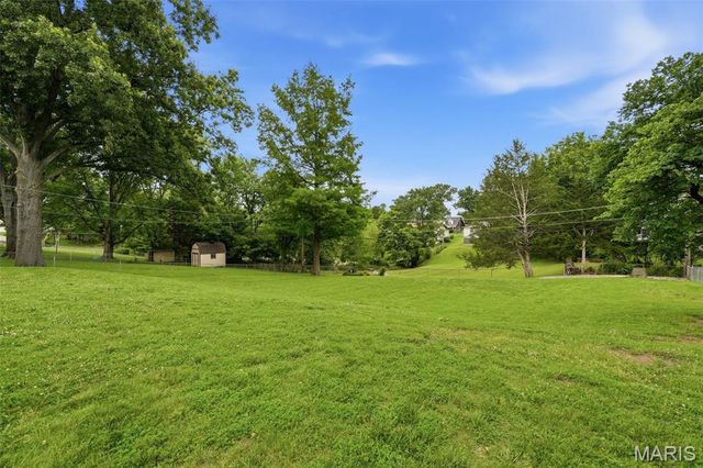 2666 Nahn Drive, St Louis, MO 63129