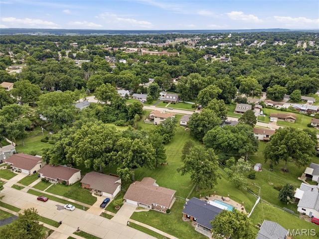 2666 Nahn Drive, St Louis, MO 63129