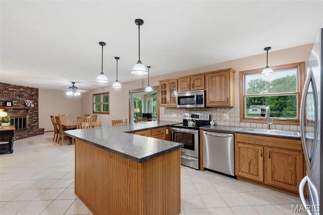 2666 Nahn Drive, St Louis, MO 63129