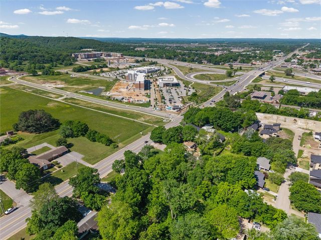 2460 Wedington Drive, Fayetteville, AR 72701