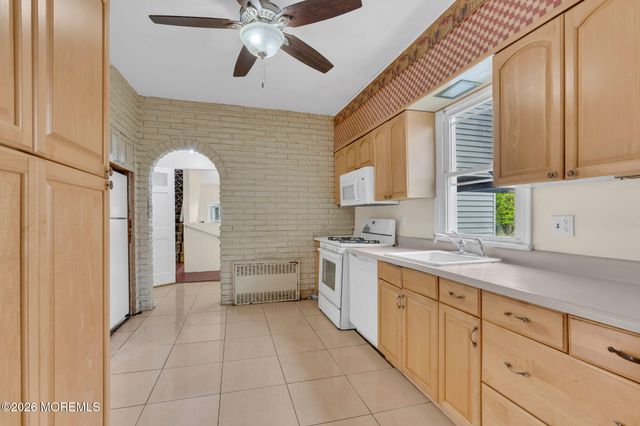 123 Reynolds Drive, Eatontown, NJ 07724