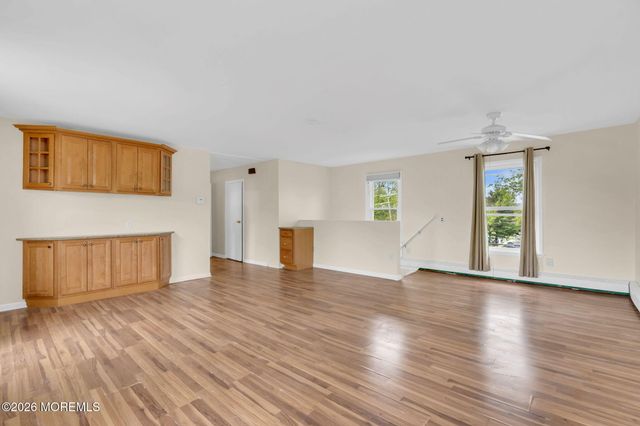 123 Reynolds Drive, Eatontown, NJ 07724
