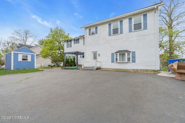123 Reynolds Drive, Eatontown, NJ 07724