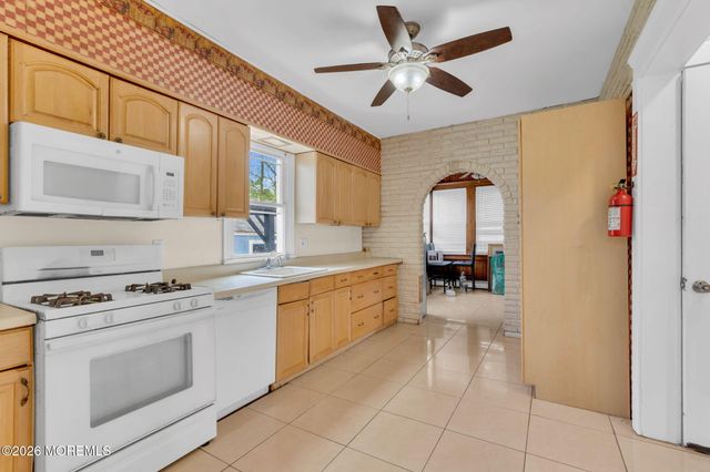 123 Reynolds Drive, Eatontown, NJ 07724
