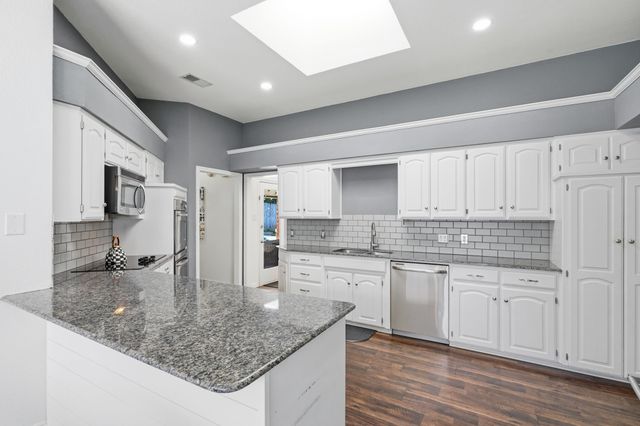 3220 Timber View Circle, Bedford, TX 76021