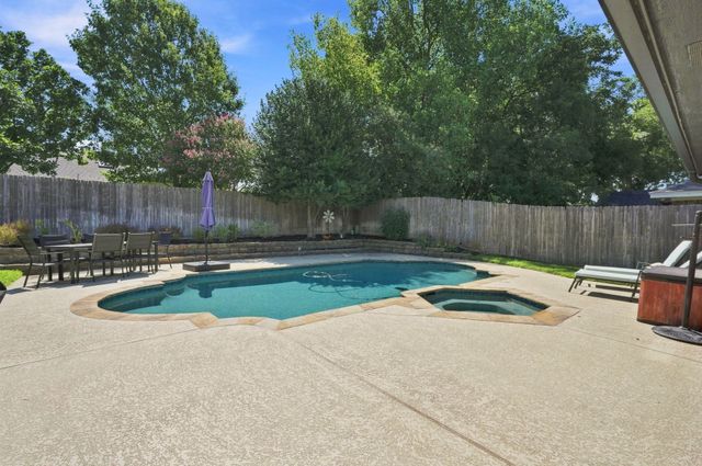 3220 Timber View Circle, Bedford, TX 76021