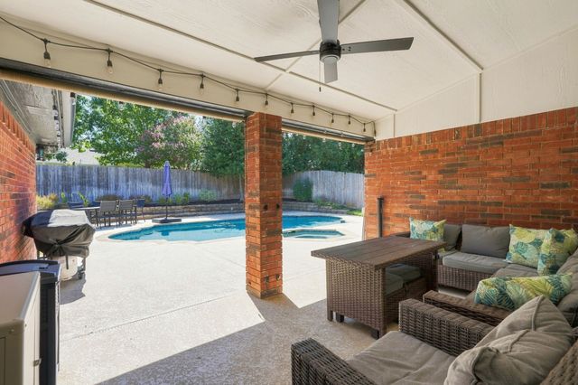 3220 Timber View Circle, Bedford, TX 76021