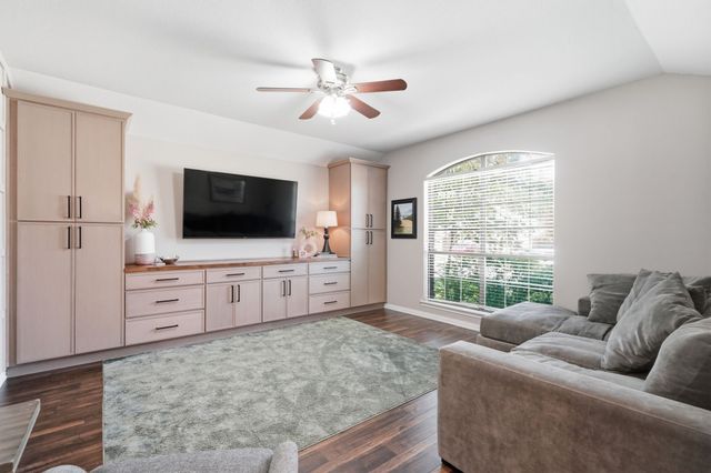 3220 Timber View Circle, Bedford, TX 76021