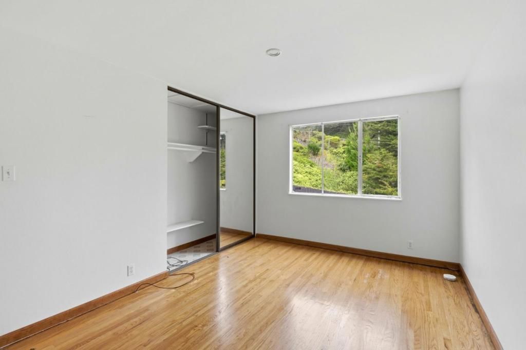 Image 16 of property listing at 1033 Skyline Drive, Daly City, CA 94015