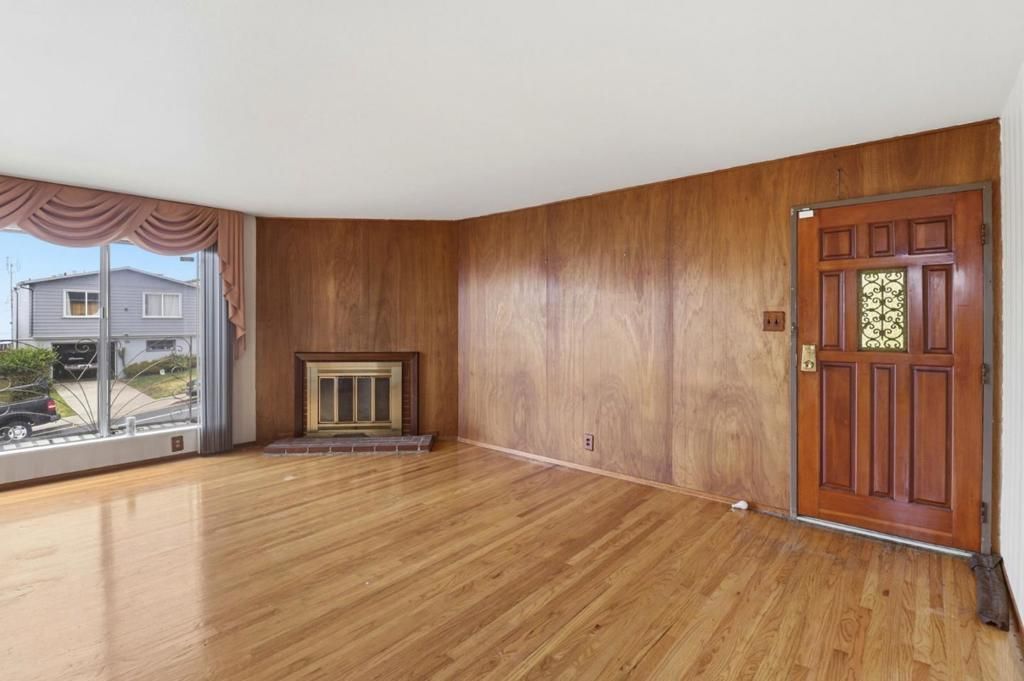 Image 2 of property listing at 1033 Skyline Drive, Daly City, CA 94015