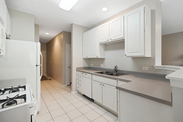 1251 TOWNES Circle, Aurora, IL 60502