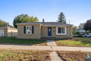 817 W 27th St Street, Sioux Falls, SD 57105