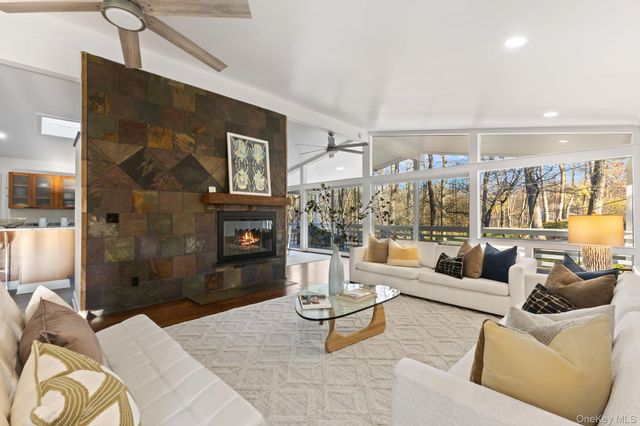 153 Deerfield Lane N, Pleasantville, NY 10570