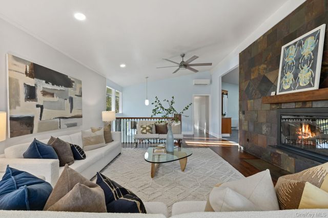 153 Deerfield Lane N, Pleasantville, NY 10570