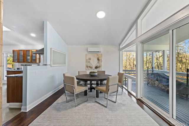 153 Deerfield Lane N, Pleasantville, NY 10570