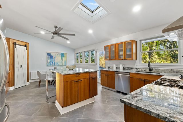 153 Deerfield Lane N, Pleasantville, NY 10570