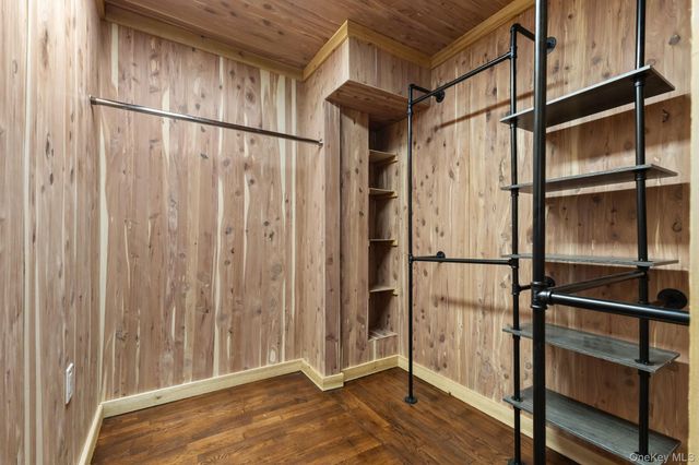 153 Deerfield Lane N, Pleasantville, NY 10570