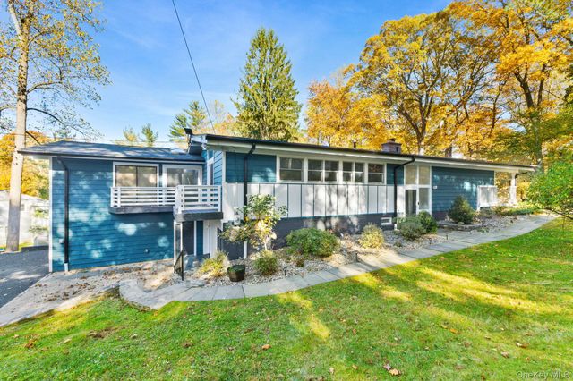 153 Deerfield Lane N, Pleasantville, NY 10570